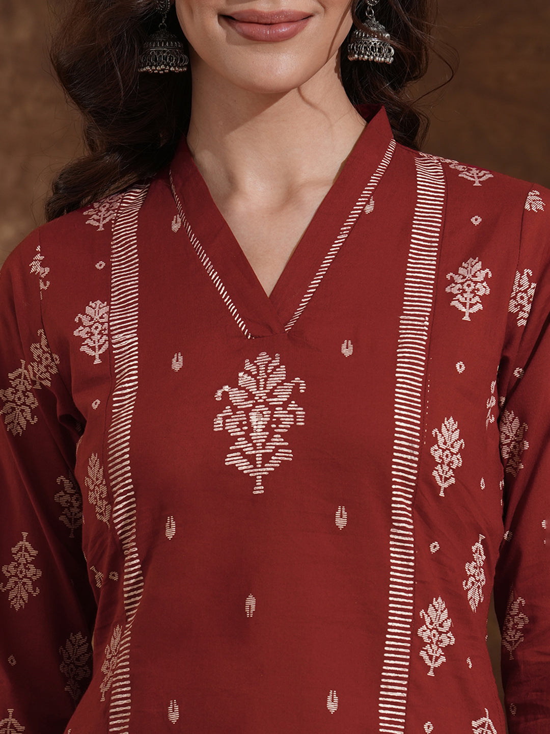 Straight fit shoulder princess kurta with block print on centre panel and sleeves.