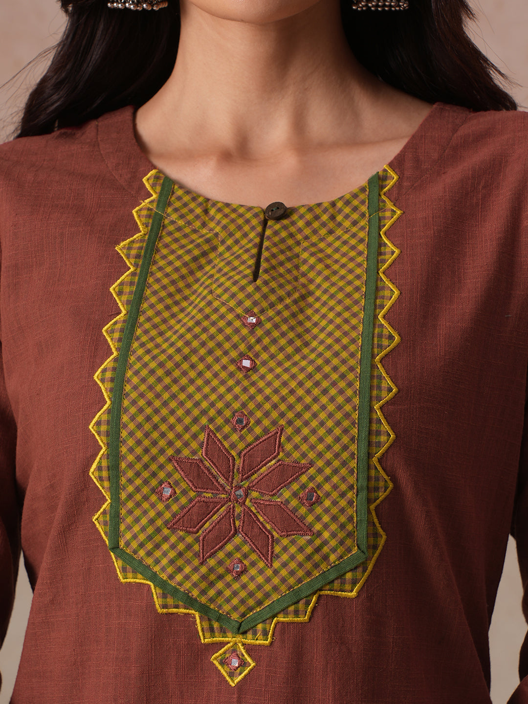 Cotton Straight Fit Kurta with Machine Applique and Contrast Fabric Sleeve Trims.
