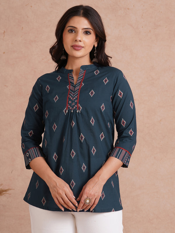 Printed short top with contrast fabric detailing with metal accessories.