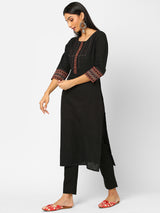 Straight fit cotton kurta with stitch lines detailing