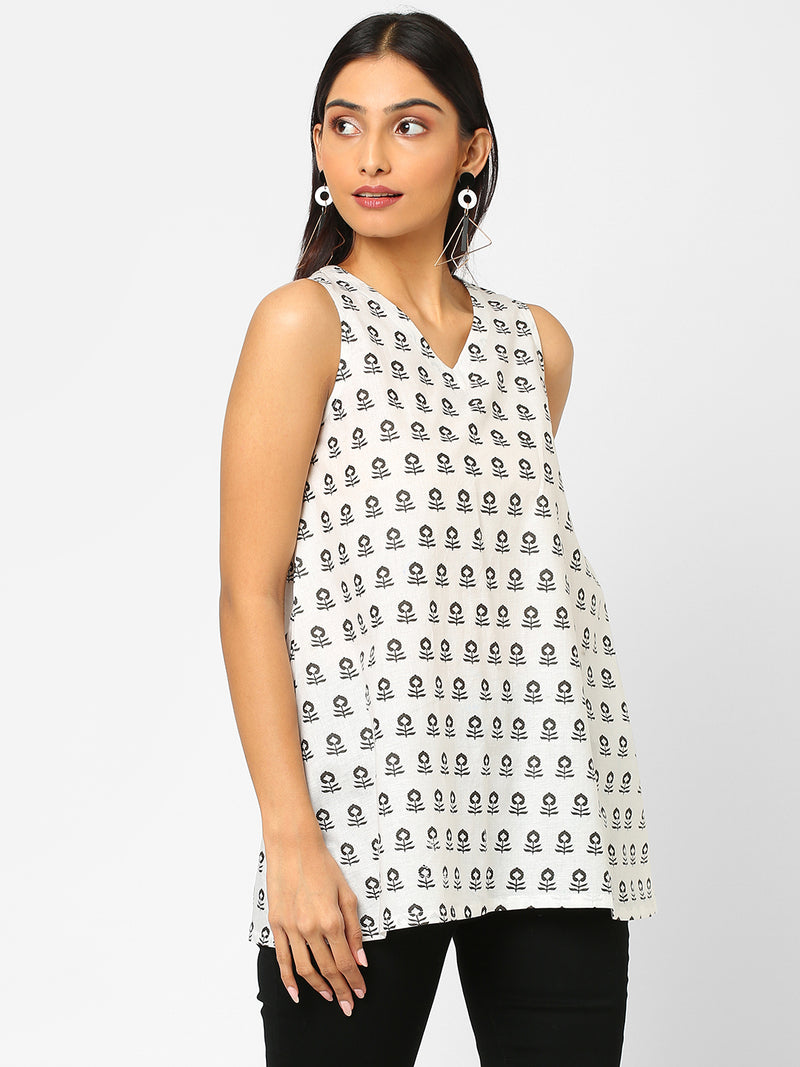 Printed sleeveless flared cotton top