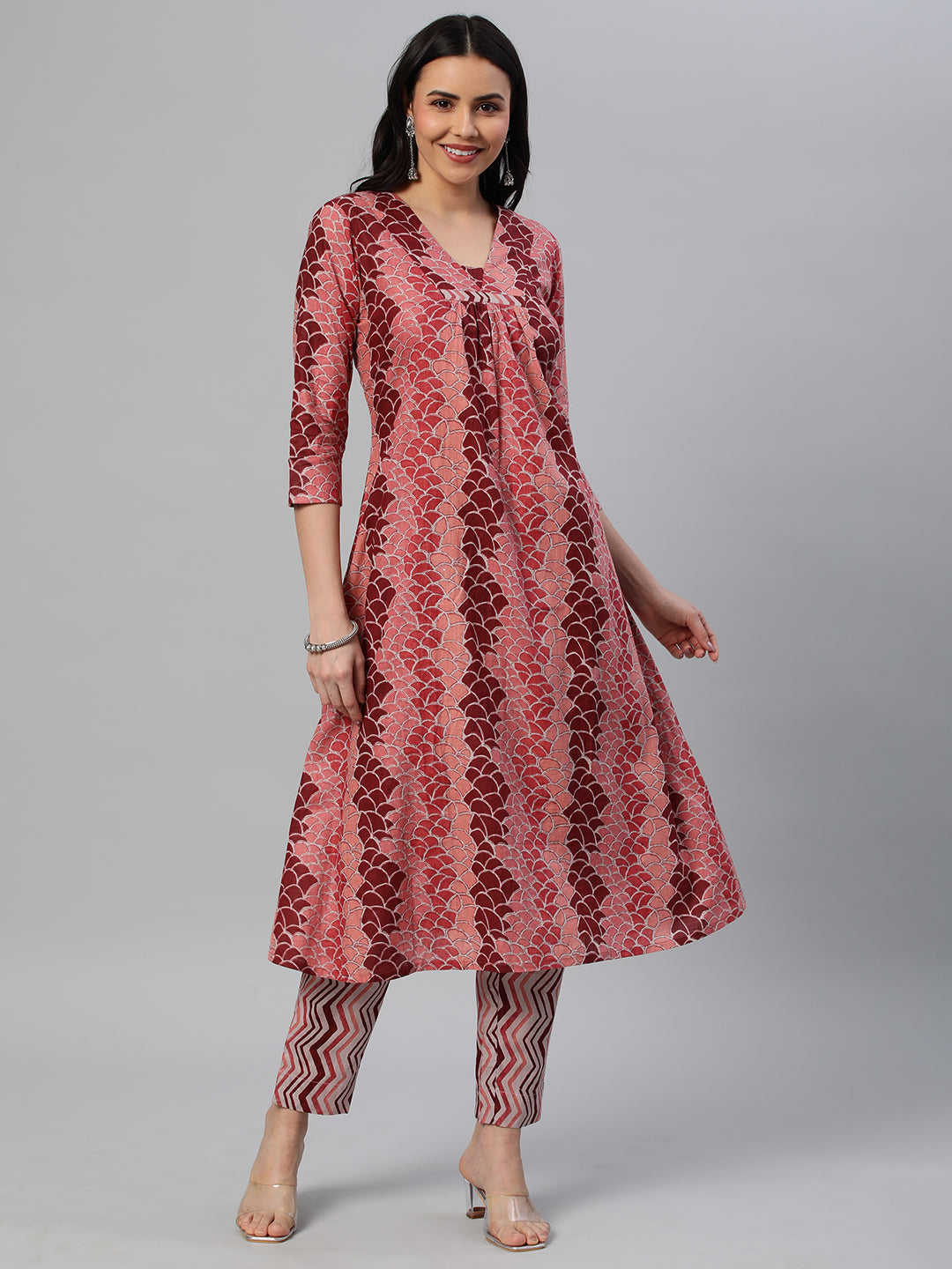 Udaan - A line printed cotton kurta set with V neck and gathering detail