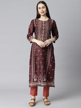 VAMA - Straight fit printed kurta with embroidered neck.