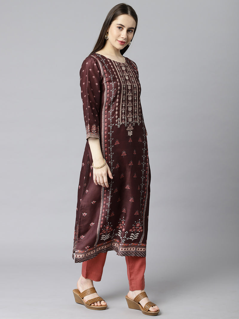 VAMA - Straight fit printed kurta with embroidered neck.