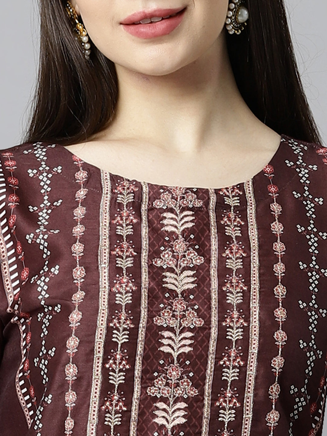 Party Edit- Straight fit printed kurta with embroidered neck