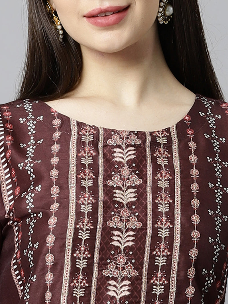 VAMA - Straight fit printed kurta with embroidered neck.