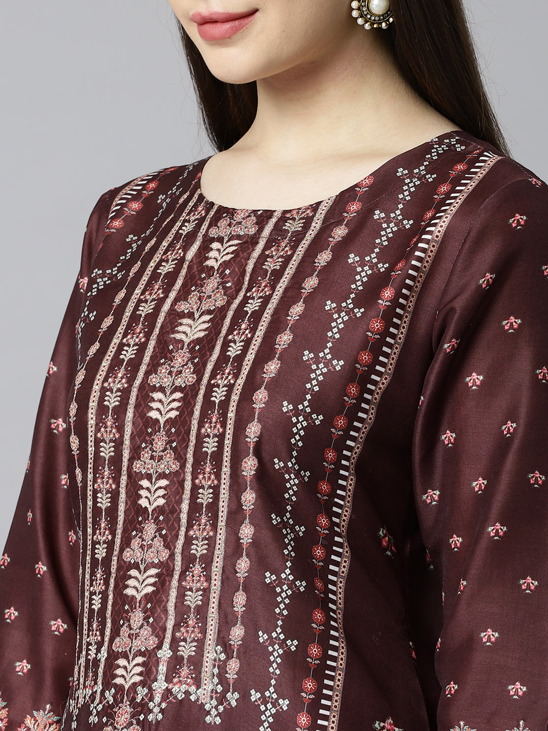 Party Edit- Straight fit printed kurta with embroidered neck