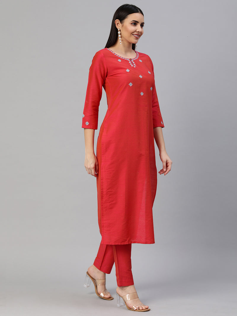 VAMA - Straight fit silk blend kurta with embroidery around neck.