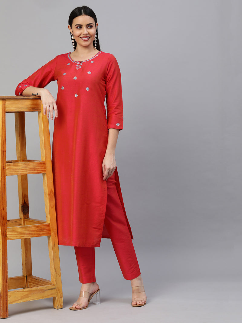 VAMA - Straight fit silk blend kurta with embroidery around neck.