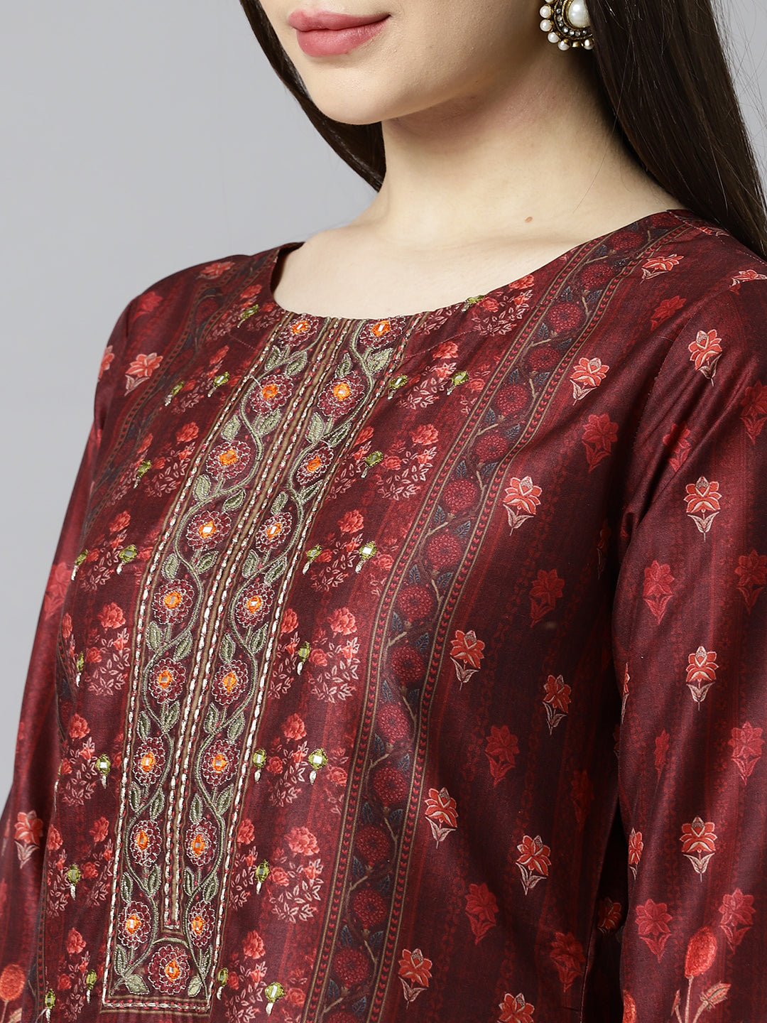 Party Edit- Striaight fit printed kurta with embroidered neck paired with pant