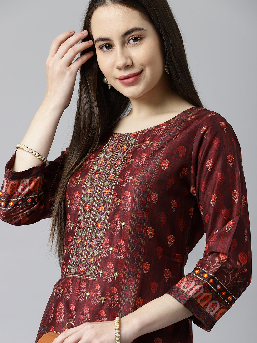 Party Edit- Striaight fit printed kurta with embroidered neck paired with pant